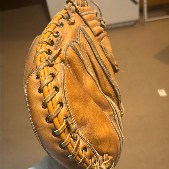 Wilson Classic Tan A2514 Leather baseball catchers mitt - Picture 5 of 5